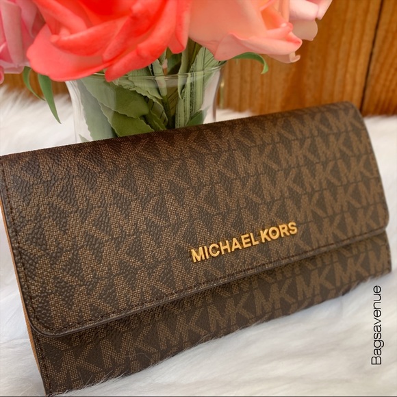 Michael Kors Handbags - Michael kors Jet Set travel large trifold wallet